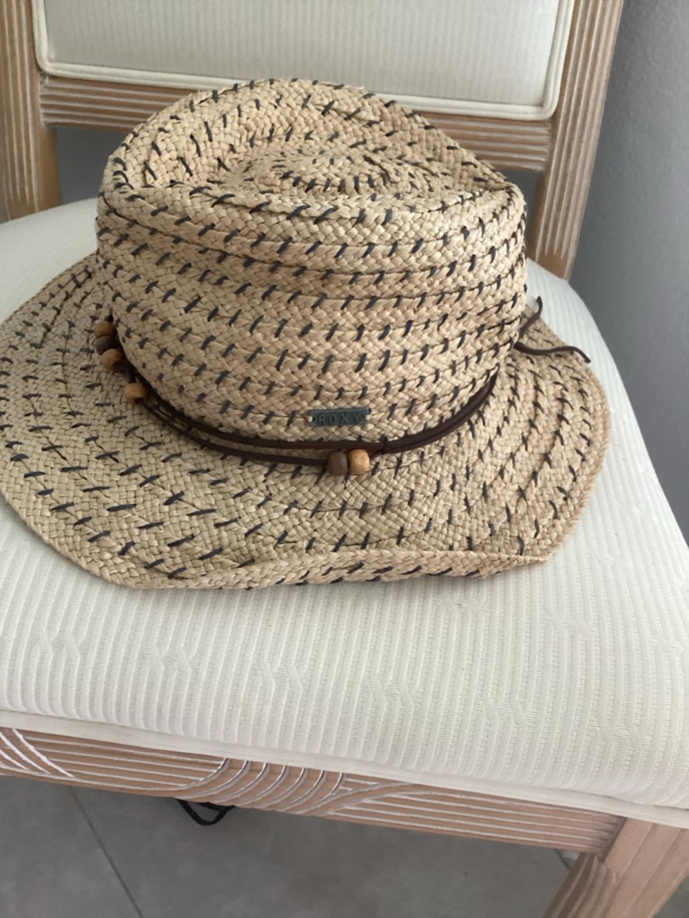 ☀️ ROXY straw hat floppy hat EUC one size woven paper bead trim